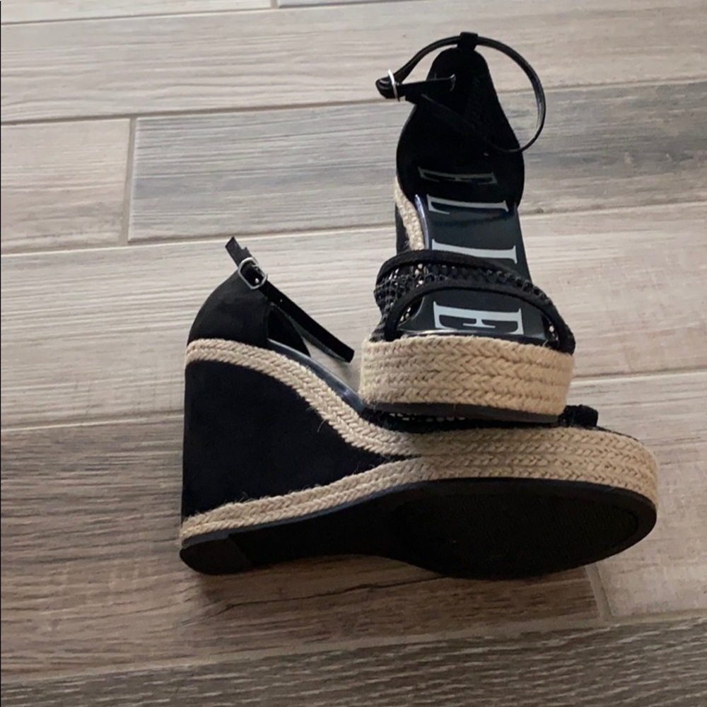 Like new! Black platform espadrilles. Size 9.5 - Picture 2 of 7